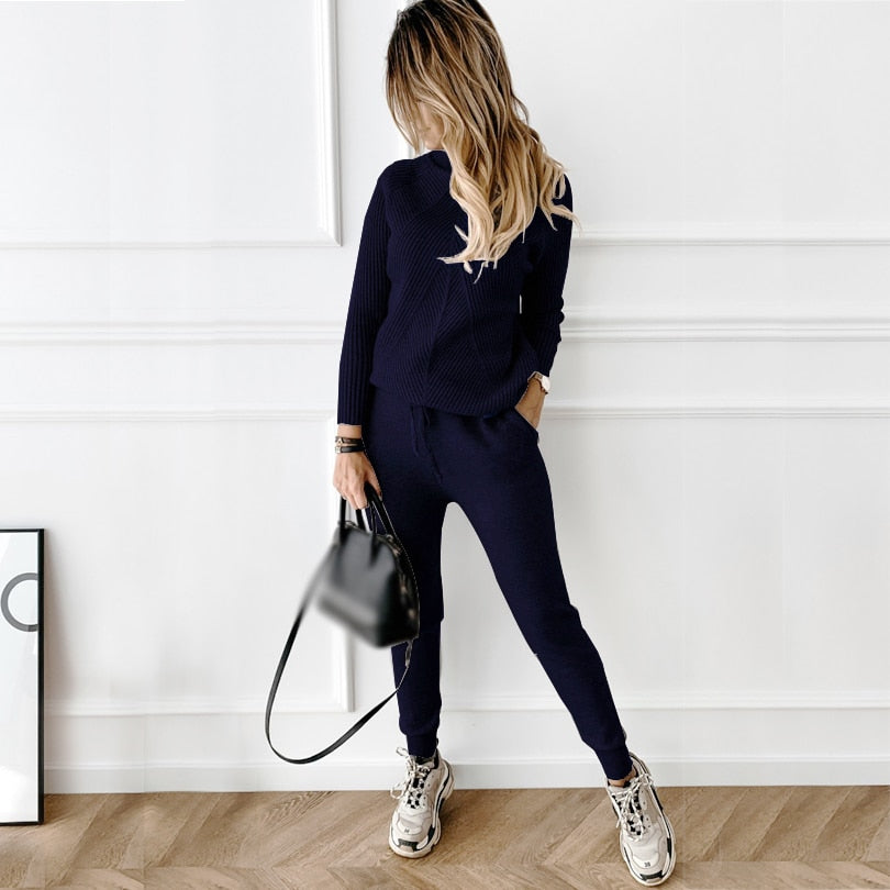 Turtleneck Tracksuit - Knitted Sweater and Elastic Joggers