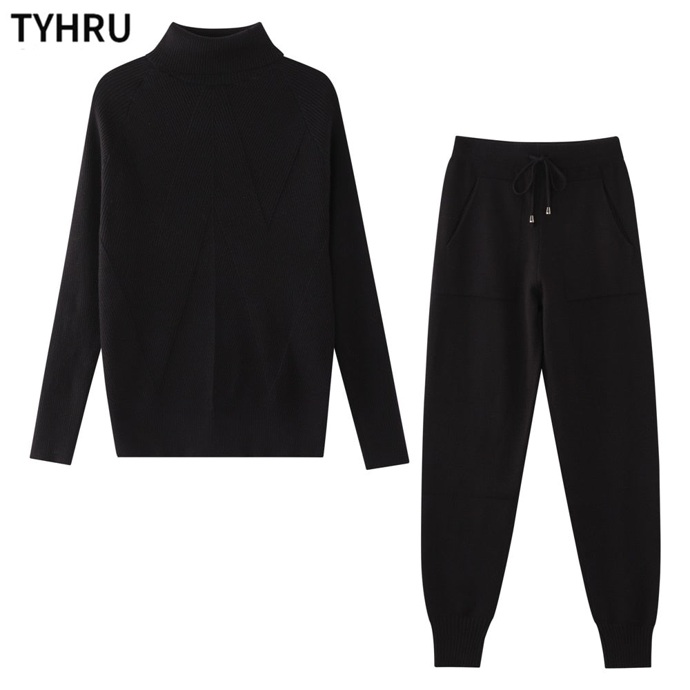 Turtleneck Tracksuit - Knitted Sweater and Elastic Joggers