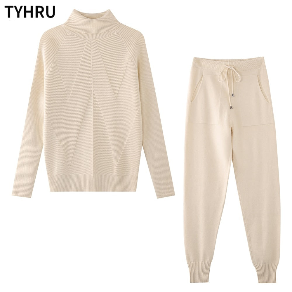 Turtleneck Tracksuit - Knitted Sweater and Elastic Joggers